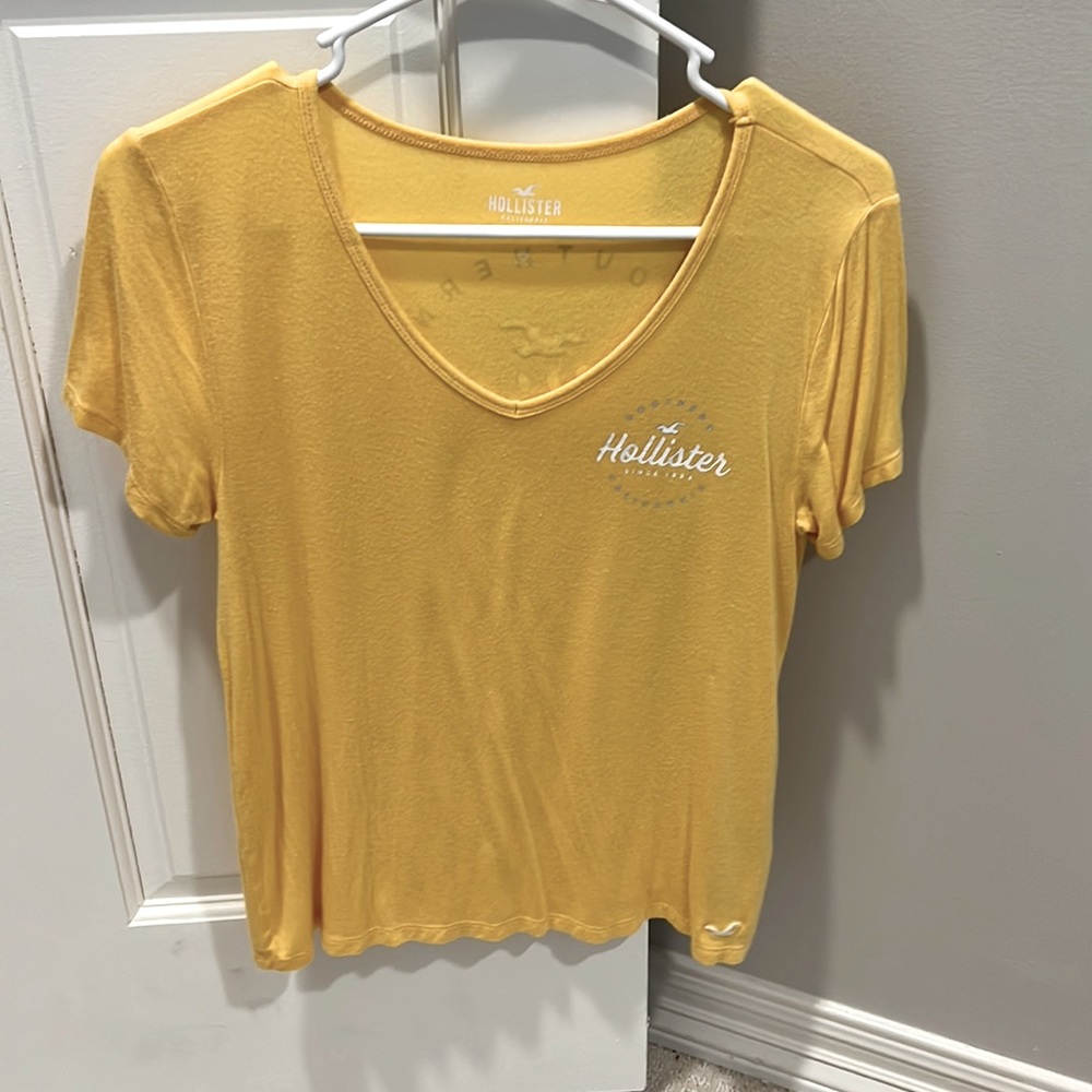 Hollister t shirt yellow size XS